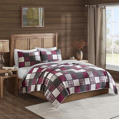 Woolrich Reversible Quilt Cabin Lifestyle Design All Season, Breathable Coverlet Bedspread Bedding Set, Matching Shams, King/Cal King, Huntington, Plaid Red, 3 Piece